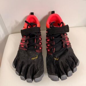 Vibram Women’s Black and Pink Running Shoes